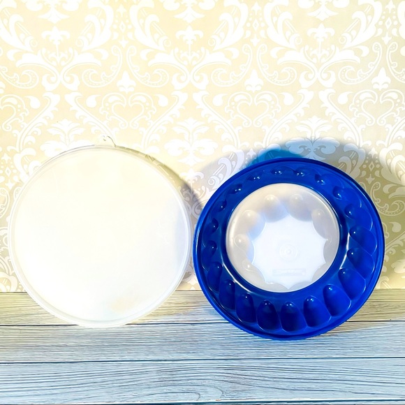 VINTAGE TUPPERWARE Jello Bundt Ring Blue 1201 - Picture 1 of 4